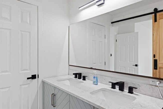 Building Photo - 5302 Woodmoor Dr