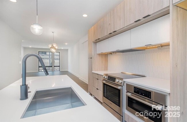 Building Photo - 1225 Minter Pl