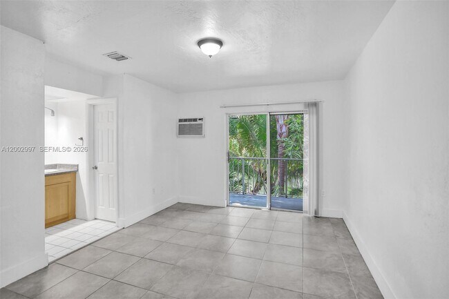 Building Photo - 1860 Venice Park Dr