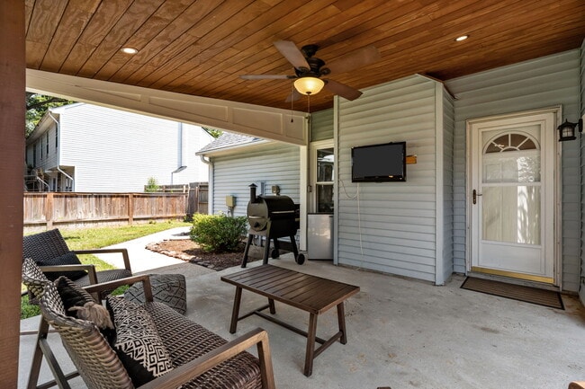 Building Photo - 745 Helmsdale Way