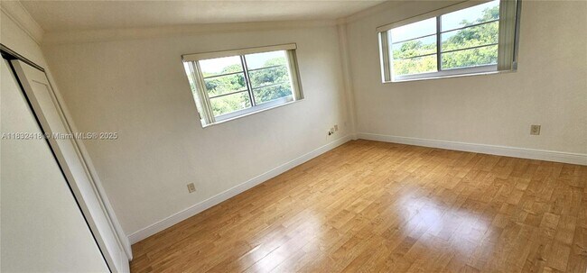 Building Photo - 650 Coral Wy