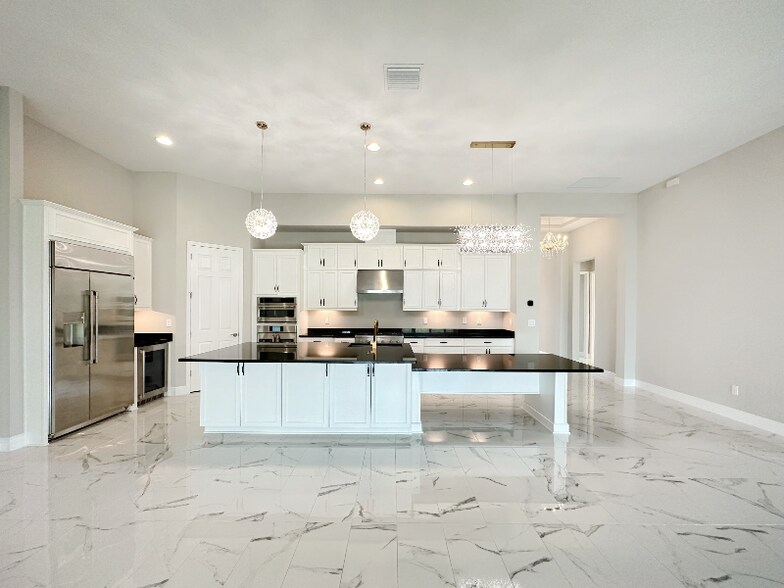 Building Photo - 10530 Meadowrun Dr