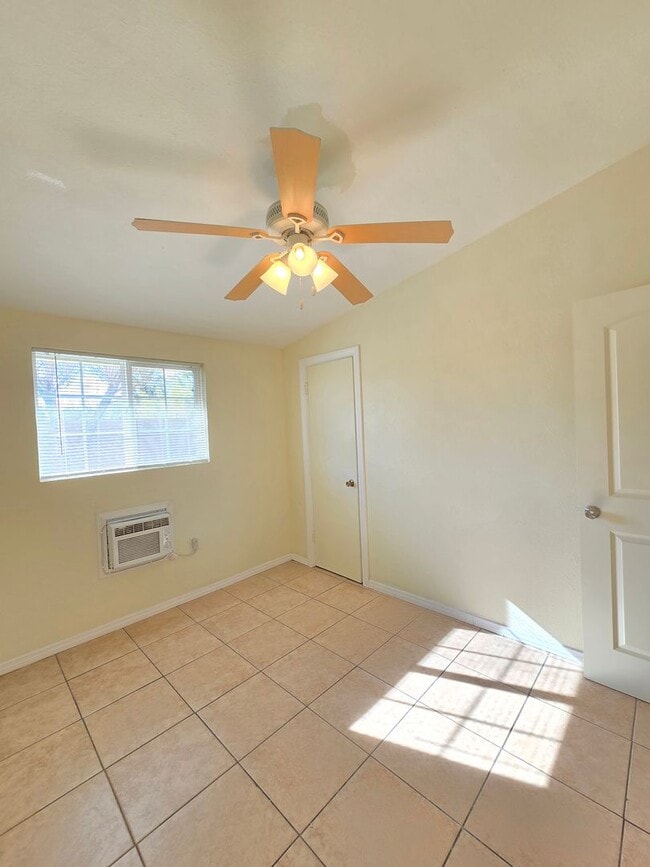 Building Photo - 2010 W Lumber St