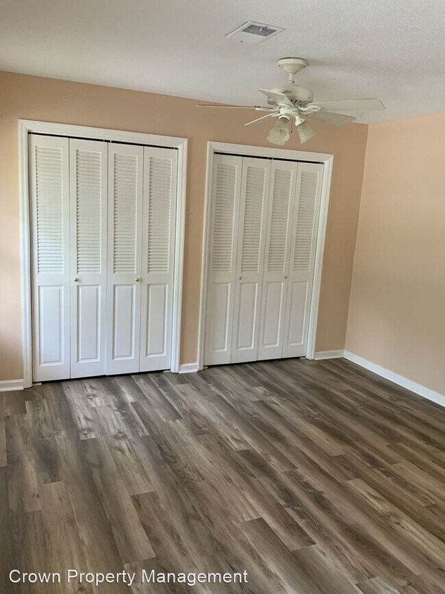 Building Photo - 2 br, 1.5 bath House - 315 Oak Drive