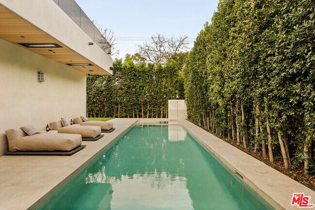 Building Photo - 11937 Addison St