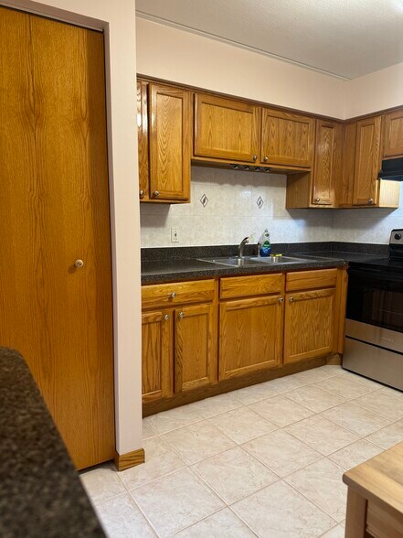 Building Photo - 9907 W 58th St