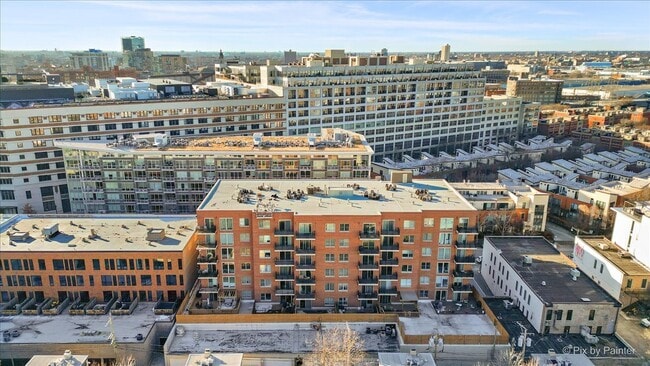 Building Photo - 873 N Larrabee St