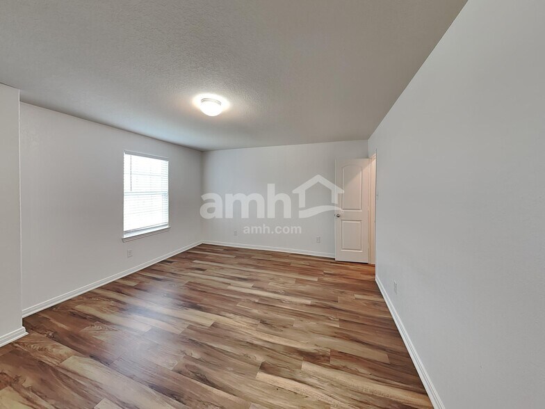 Building Photo - 12250 Commander Dr