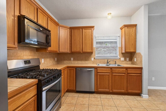 Building Photo - 10277 English Manor Dr