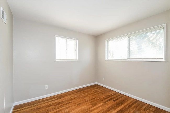 Building Photo - 745 Northmoor Dr