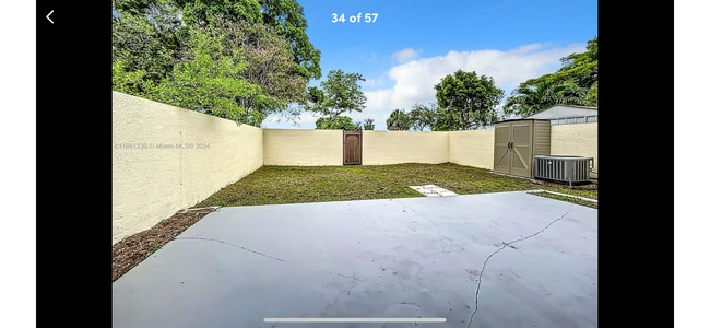 Building Photo - 13804 Kendale Lakes Dr