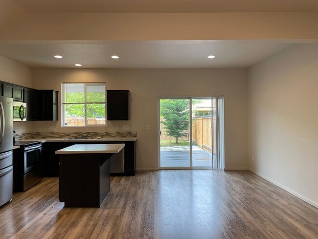 Building Photo - Spacious Vancouver Home in Cul-De-Sac With A Loft & Premium Deck!