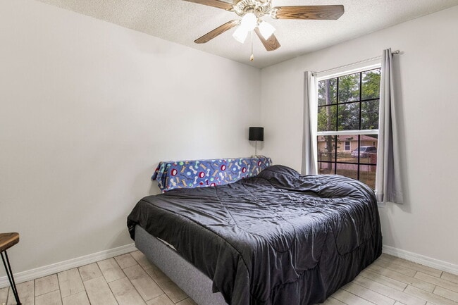 Building Photo - Move-in ready 3-bedroom, 1-bath cottage