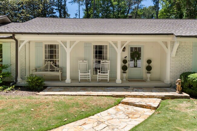 Building Photo - 4470 Chatworth Ct NE