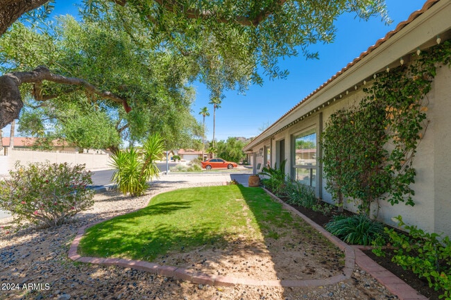 Building Photo - 507 E Caribbean Ln