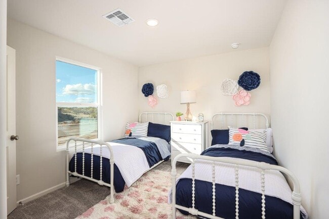 Building Photo - 2400 Tapatio Dr