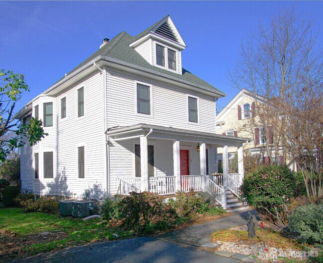 Building Photo - 9 Academy St