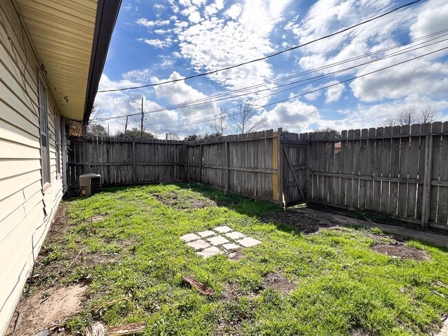 Building Photo - 707 Ruth Ct