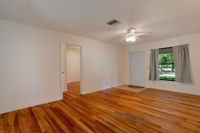 Building Photo - 11735 150th Ct N