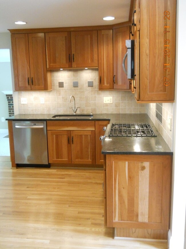 Building Photo - Murray Hill renovated single family house