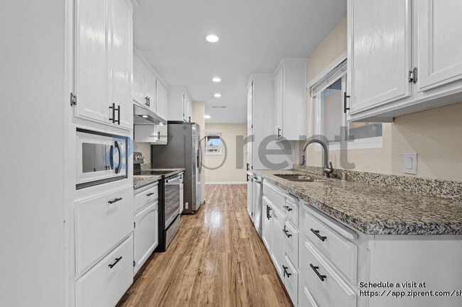 Building Photo - 1821 Debonaire Dr