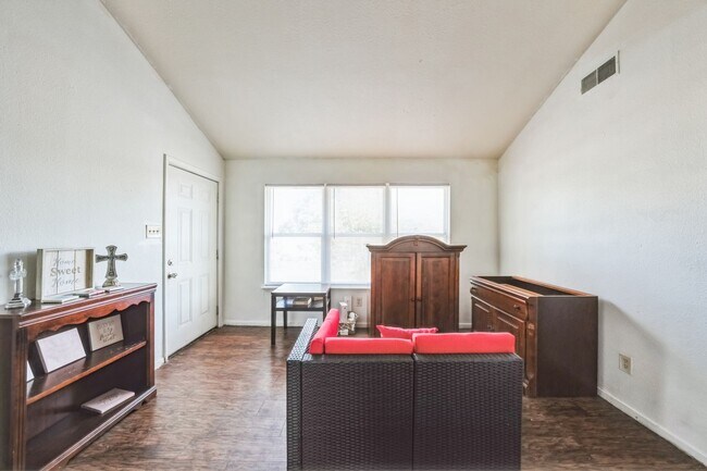 Building Photo - Charming 2BR Duplex in Austin