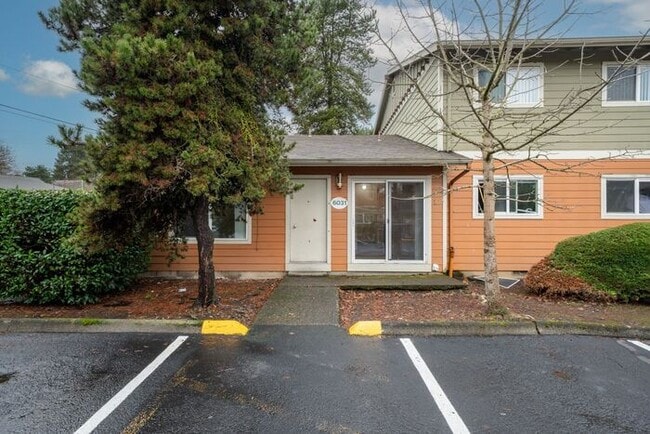 Primary Photo - 3 bedroom home. FIRST MONTH FREE & A 55in FLAT SCREEN TV!