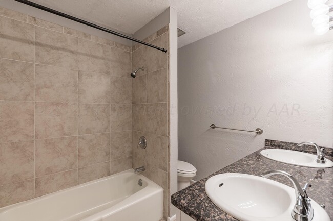 Building Photo - 5130 Leland Dr