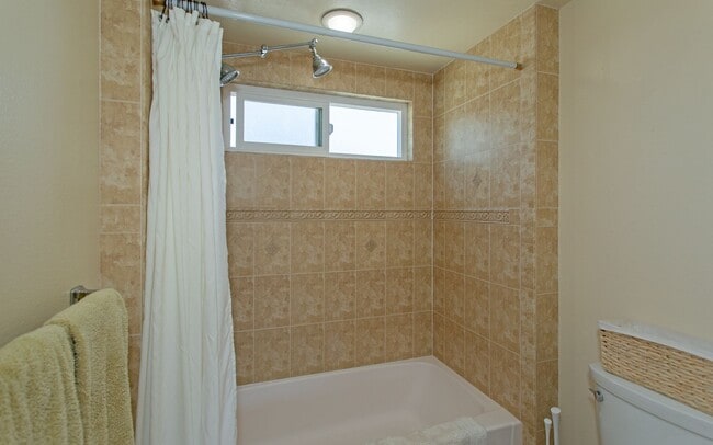 Building Photo - Carlsbad Village Furnished 2 bedroom/2 bath Long Term