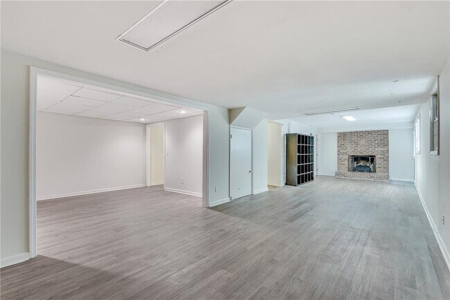 Building Photo - 5699 Bend Creek Rd