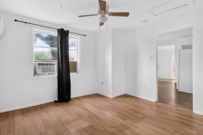 Building Photo - 4834 13th Ave S