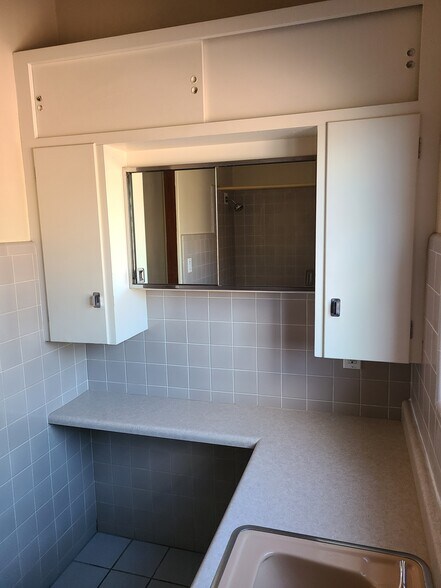 Extended Bath Vanity - 922 E Coronado Rd