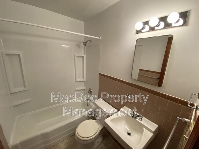 Building Photo - 423 Hill St