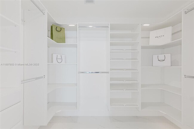 Building Photo - 700 NE 24th St