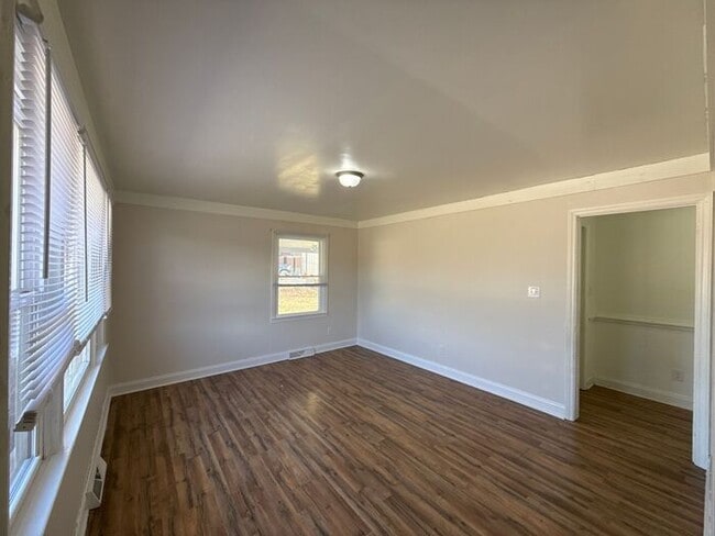 Building Photo - T.R. Lawing Realty Property