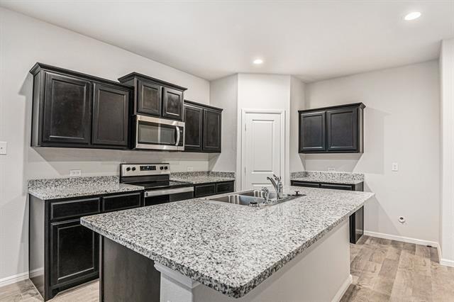 Building Photo - 724 Beebrush Dr