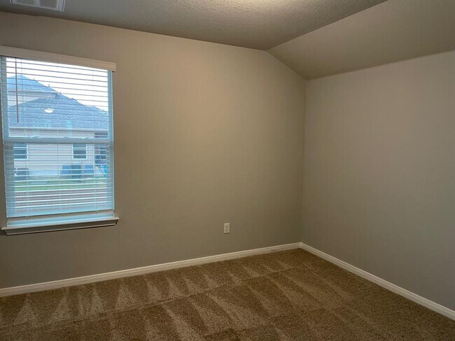 Building Photo - 665 Donegal Ln