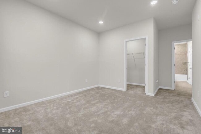 Building Photo - 606 Parker Blvd