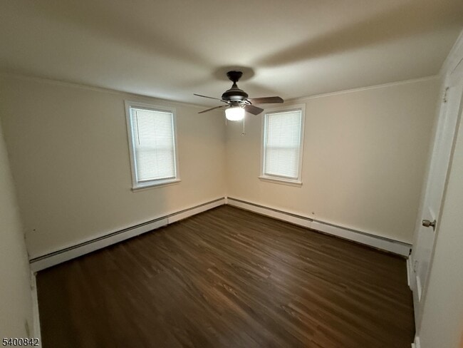 Building Photo - 10 Clover Pl