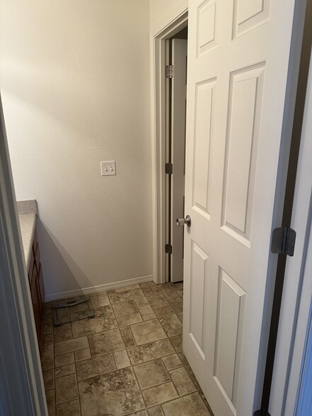 Shared bathroom - 1096 Longbow Ln