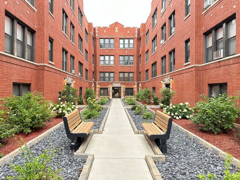 Primary Photo - 3942 N Janssen Ave