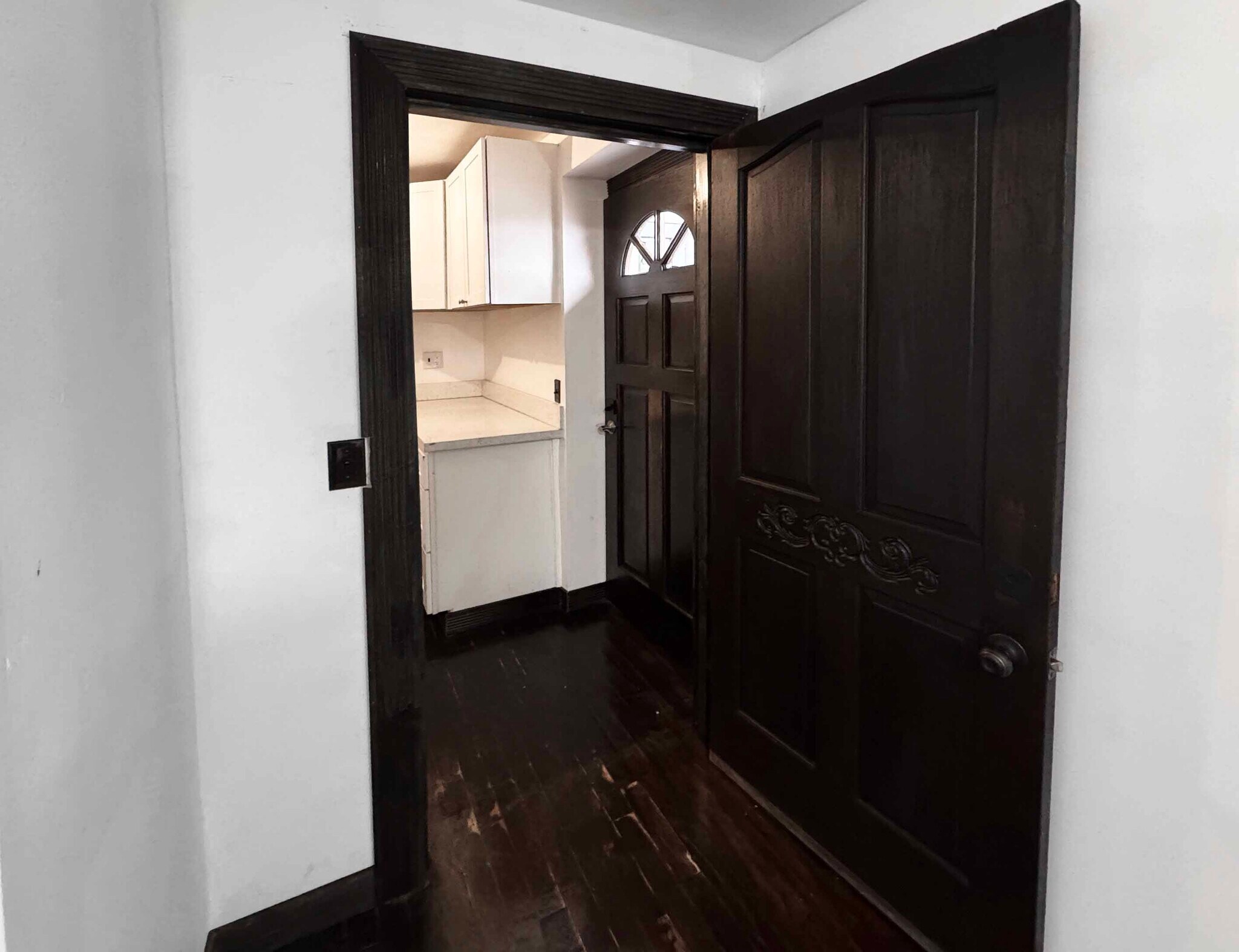 Building Photo - 1108 N Sweetzer Ave