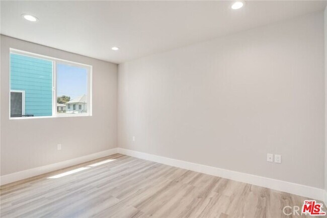 Building Photo - 1821 S New England St