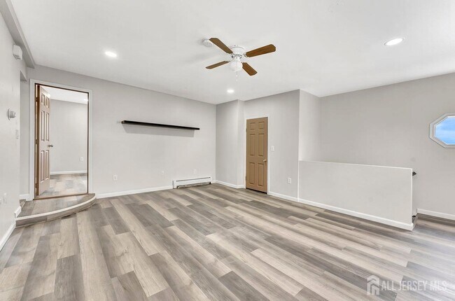 Building Photo - 601 Ridgeway Ave