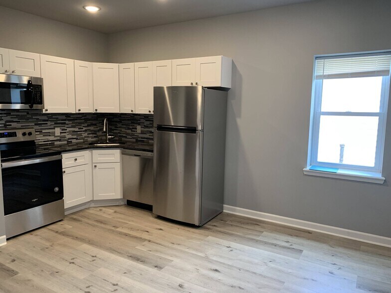Building Photo - 517 S 42nd St