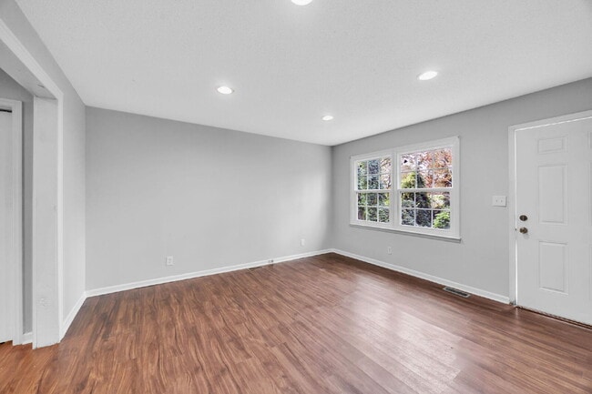 Building Photo - Charming 2-Bedroom Retreat in Spartanburg'...