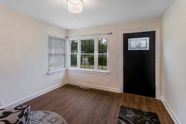 Building Photo - 130 S Park Rd