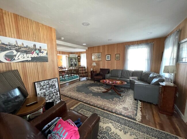 Building Photo - 43 Oceanside Dr