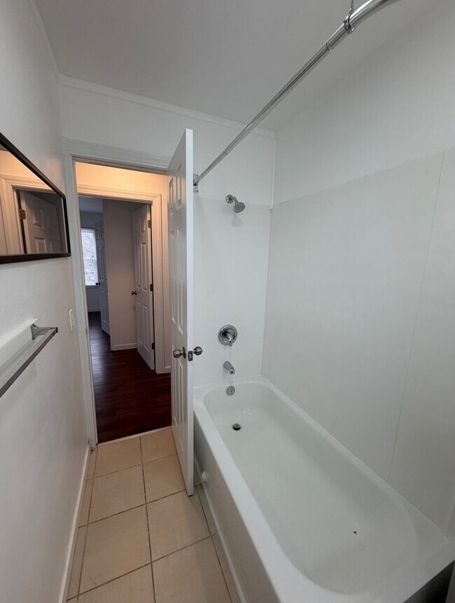 Building Photo - Completely Remodeled Three Bedroom One Bath in Richland - Move in Ready!!