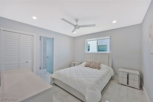 Building Photo - 532 103rd Ave N